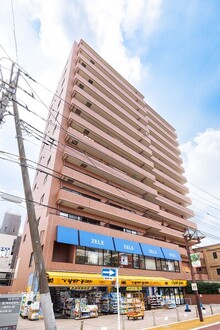 ファミールプラザ草加の外観