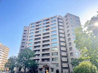 プラウド新宿御苑エンパイアの外観