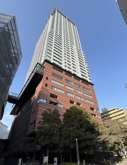 クロスエアタワーの外観