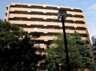 ライオンズマンション新宿東公園の外観