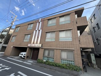 ゼクスビューネ中野本町の外観