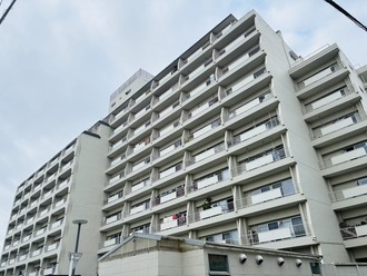 日商岩井方南町マンションの外観