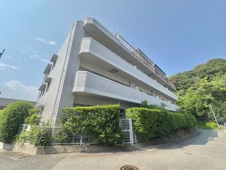 温品パーク・マンションの外観