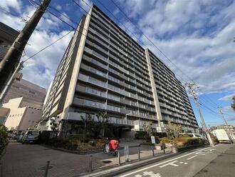 津田沼ハイライズの外観