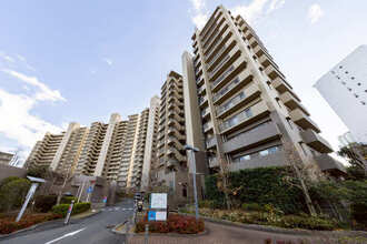 新千里桜ヶ丘メゾンシティの外観