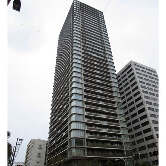 プレミストタワー大阪新町ローレルコートの外観