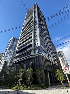 ジオタワー堺筋本町の外観