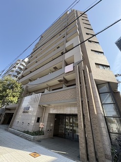 リーガル北梅田の外観