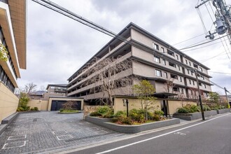 ザ・パークハウス京都鴨川御所東の外観