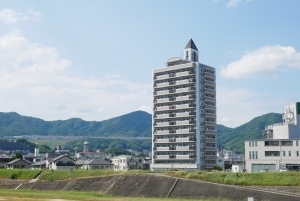 アーバンビュー祇園大橋の外観