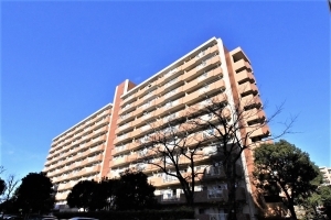 美浜東エステ－ト４号棟の外観