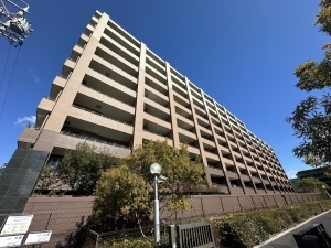 ロイヤルアークソレイス上小田井の外観
