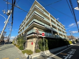 ローレルコート西宮里中町の外観
