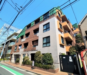 スターロワイヤル四谷大京町の外観