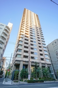 ウエリスタワー京町堀の外観