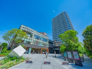 プラウドタワー亀戸クロス　ゲートタワーの外観