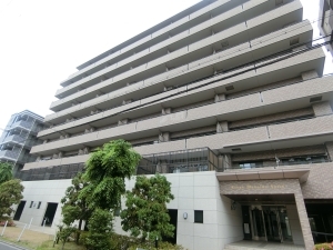 ライオンズマンション西院の外観