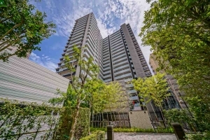 プラウドタワー川口の外観