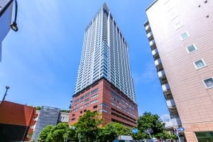 クロスエアタワーの外観