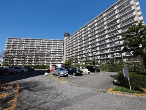 船橋ファミリータウン２号棟の外観