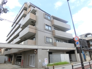 ライオンズマンション美章園の外観