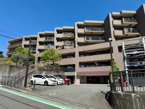 ラディエンス金沢文庫２番館の外観