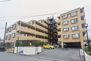 ライオンズマンション宿河原の外観