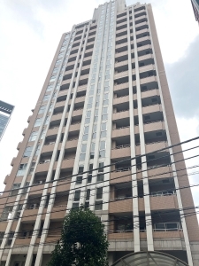 ファミール新宿グランスィートタワーの外観