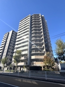 プレミスト茶屋ヶ坂駅前の外観