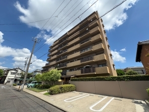 御器所パーク・マンションの外観