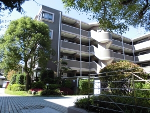 ライオンズヒルズ習志野の杜２番館の外観