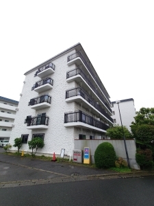 秀和薬円台レジデンスの外観