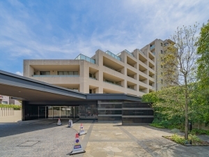 アリュールゼームス坂の外観