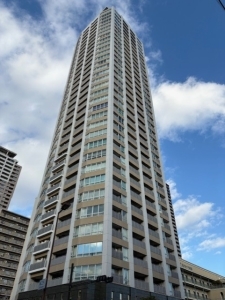 レジデンスタワー上本町の外観