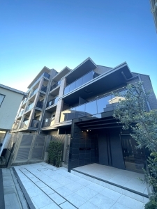 ファインスクェア明大前の外観