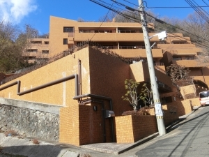 ロワ・ヴェール岡本の外観