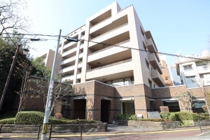 サーパス浄水通りの外観