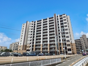 サンリヤン小戸の外観