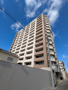 ライオンズ桜山レジデンスの外観