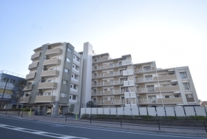 津田沼ローレルコートの外観