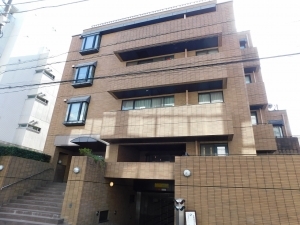 エクセラーアビタ四谷の外観