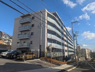 グランドパレス御影山手／屋根有り・平面分譲車庫権付きの外観