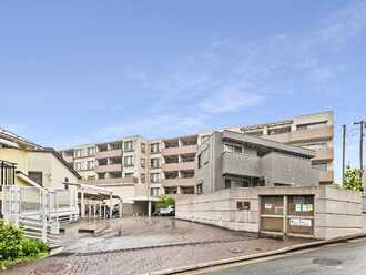 朝日パリオ新横浜の外観