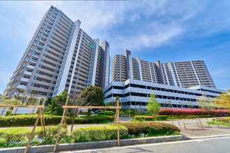 クレストシティタワーズ浦安リバータワーの外観