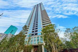 白金ザ・スカイEAST棟の外観