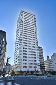 大阪ウエストゲートタワーの外観