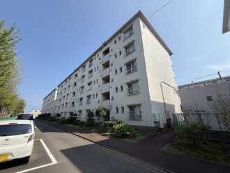 前田ハイツ8号棟の外観