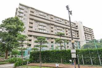 市川グリーンハイツD棟の外観