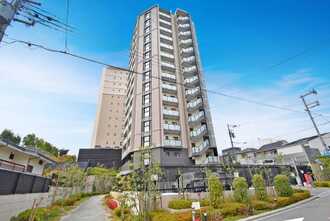 グランレ・ジェイド高槻天神の外観