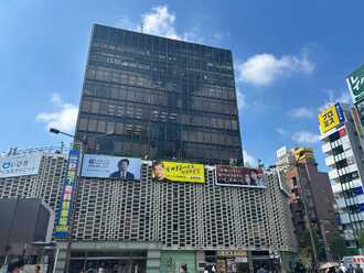 ニュー新橋ビルの外観